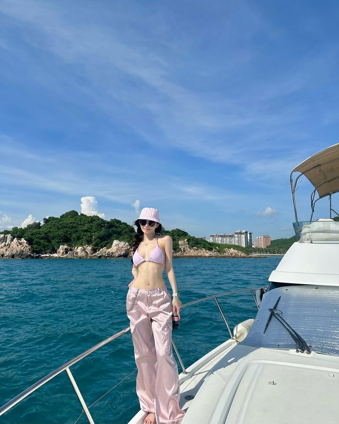 Du thuyền độc đáo thu hút khách hàng.