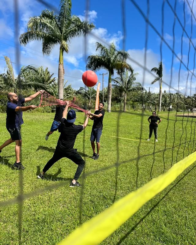 Buổi chiều chơi team building ngoài trời, tối tổ chức tiệc gala.