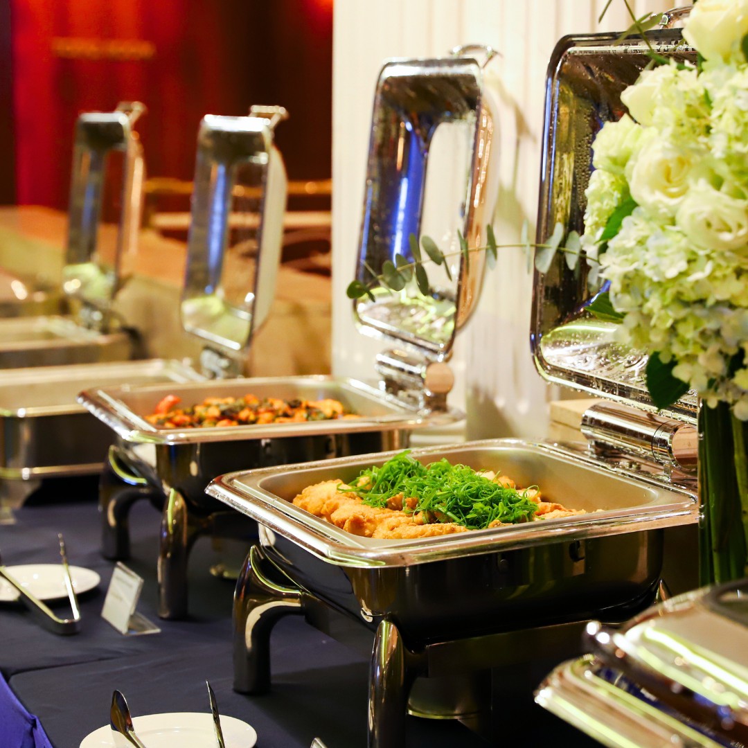 Bố trí quầy đồ uống nhẹ, khu ẩm thực mini nếu sự kiện kéo dài.